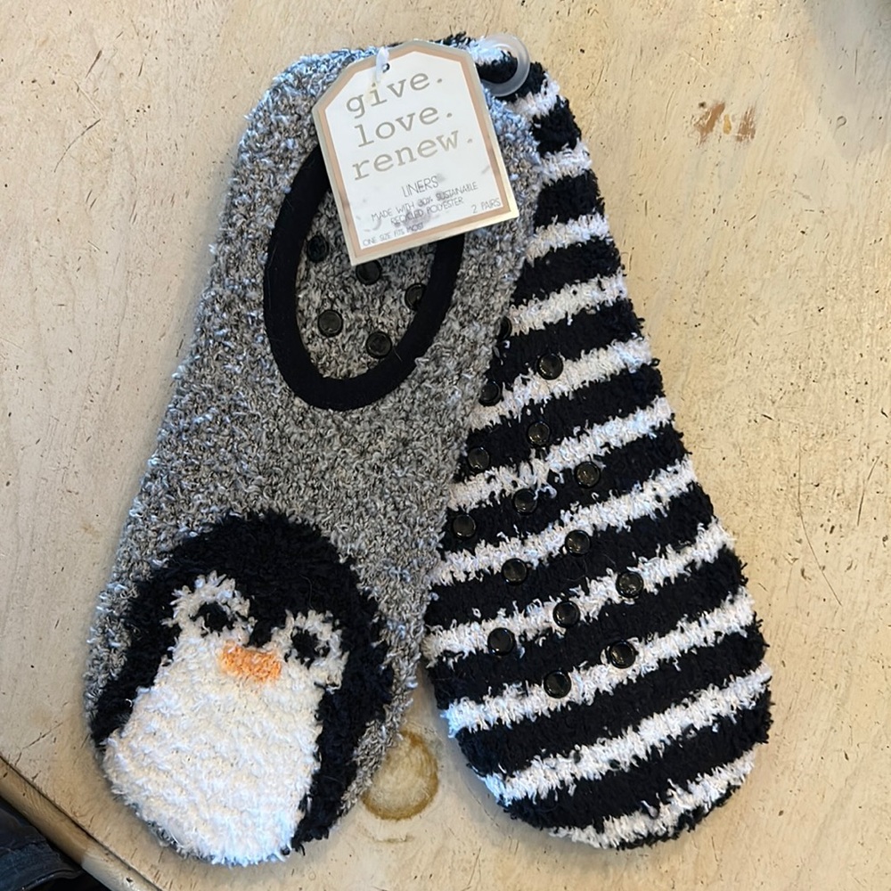 Fuzzy penguin socks NWT